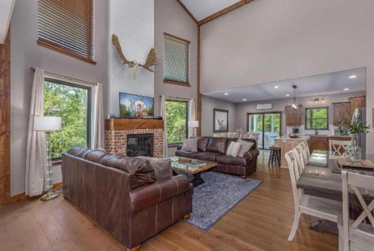 Premier Retreat With Hot Tub, Theater & Pool Table Villa Hollister Exterior photo